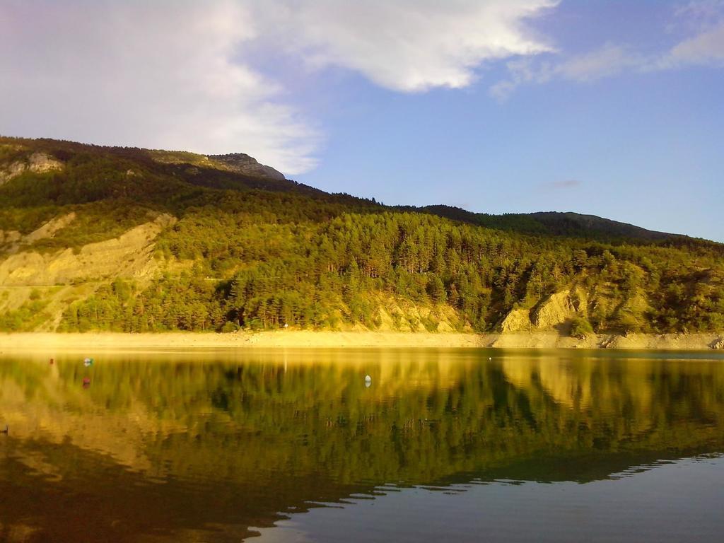 Отель Le Pidanoux Сен-Жюльен-дю-Вердон Экстерьер фото